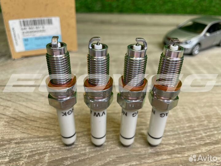 Свечи зажигания оригинал VAG 04E905601B
