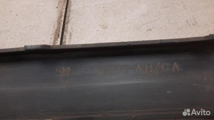 Молдинг заднего бампера центральный Ford Focus