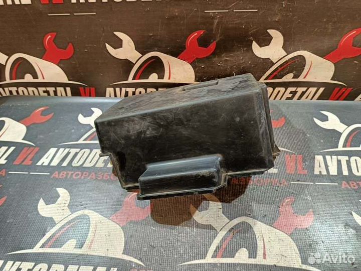 Крышка короба аккумулятора Ford Focus 1 седан 2001