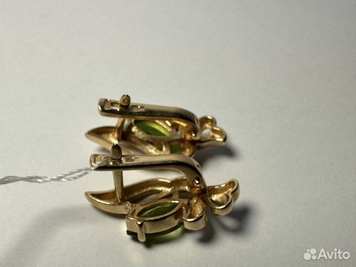 Серьги с камнями золотые