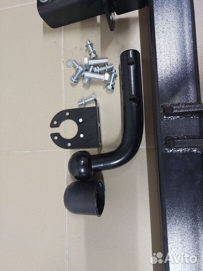 Продам фаркоп toyota corolla fielder 2000-2006