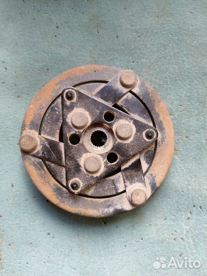 Прижимная пластина компрессора кондиционера