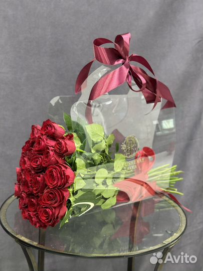 Букет роз в плайм пакете