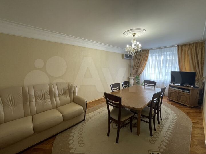 2-к. квартира, 72 м², 3/10 эт.