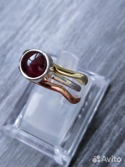 Серебряное кольцо с гранатом