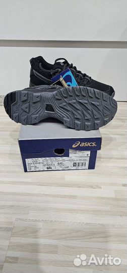 Кроссовки женские asics