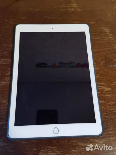 Продам iPad 5 2017 128gb