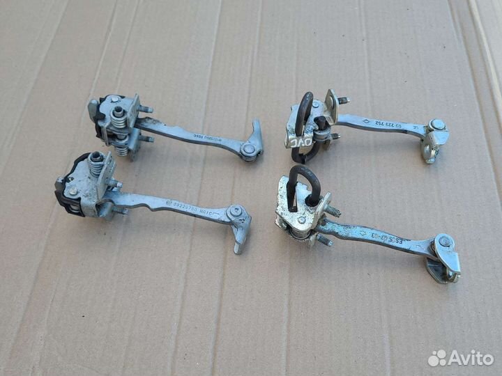 Ограничитель двери передний Opel Vectra C 02-2008г