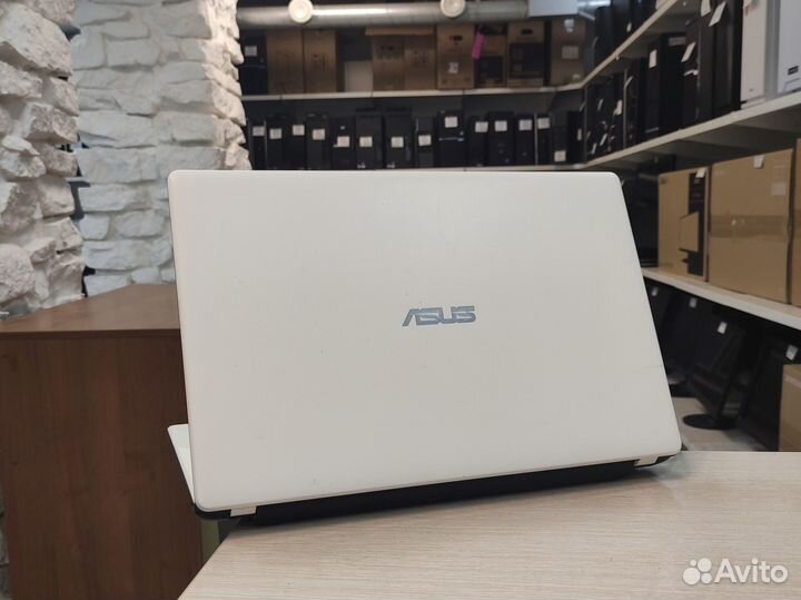Ноутбук intel X4 N3520/8Gb/SSD 240Gb/HD Graphics