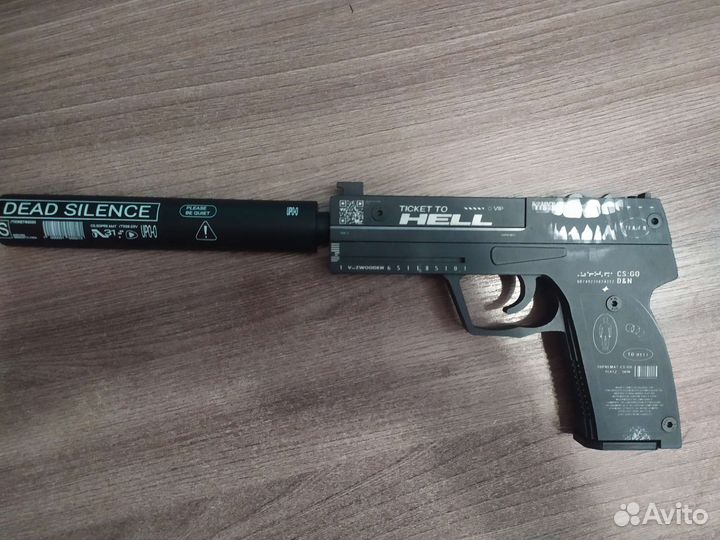 Деревянный пистолет из CS:GO