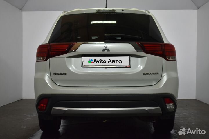 Mitsubishi Outlander 2.0 CVT, 2016, 338 000 км