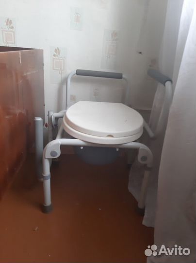 Стул и коляска для инвалидов