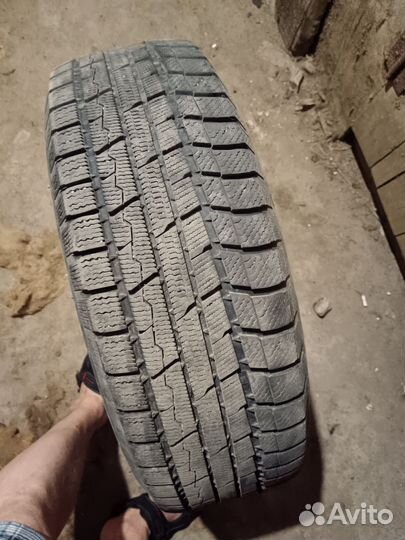 Winter Tact UG 4 205/70 R15