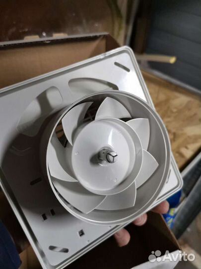 Вентилятор вытяжной 100 мм