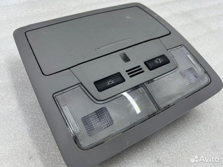 Плафон освещения салона передний Toyota Camry