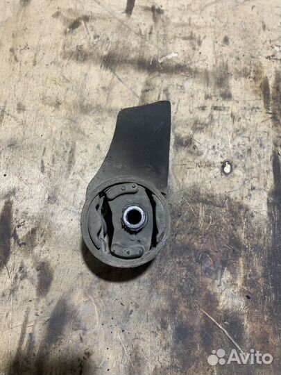 Подушка двигателя правая Mazda Xedos 6