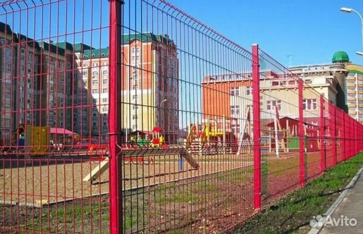 Забор из 3D сетки с металлическими столбами быстро