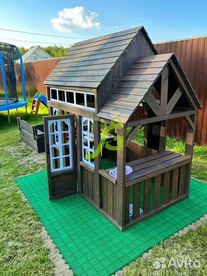 Уличные детские площадки и домики