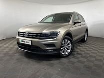 Volkswagen Tiguan 2.0 AMT, 2018, 65 000 км, с пробегом, цена 2 799 000 руб.