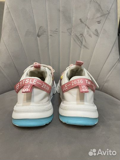 Кроссовки для девочки