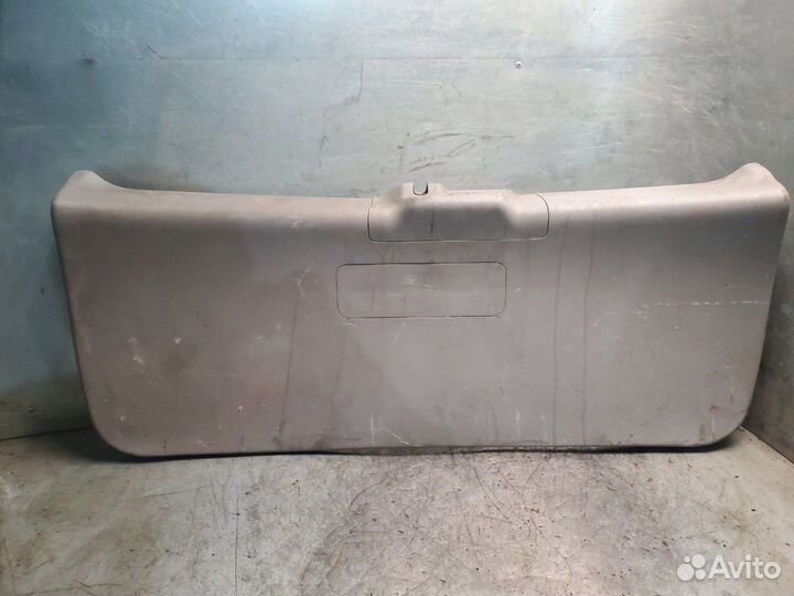 Pontiac Vibe Обшивка двери багажника