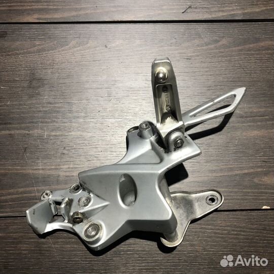 Кронштейн левой подножки для BMW F800R