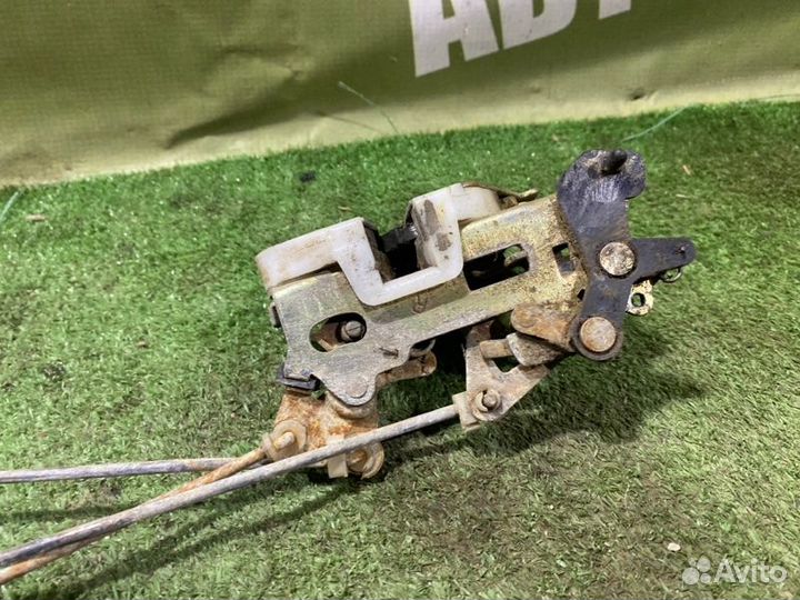 Замок боковой двери задний правый Kia Clarus FE