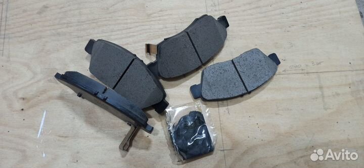 Продам тормозные колодки (комплект) SN421P
