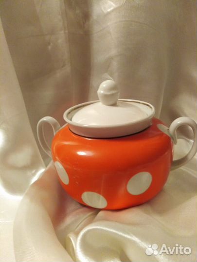 Сервиз красный в белый горох