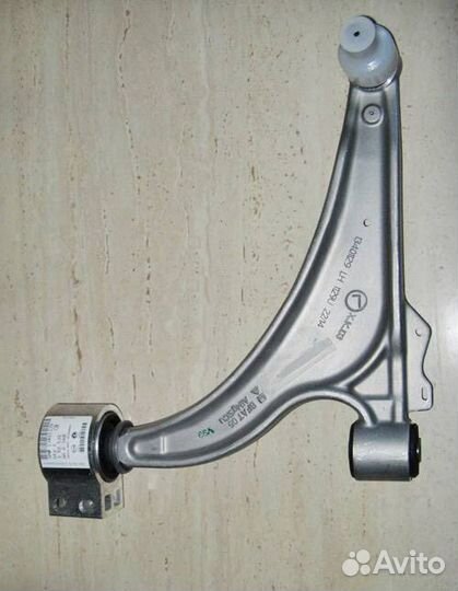 Рычаг передней подвески правый Opel Astra