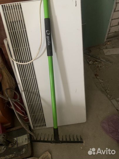 Шланг поливочный, грабли