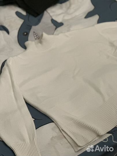 Свитер белый