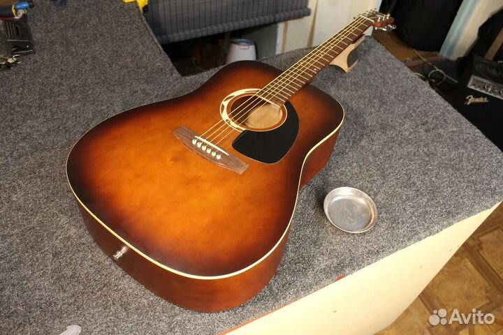 Art & Lutherie Wild Cherry гитара, Канада