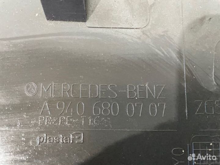 Накладка Mercedes-Benz