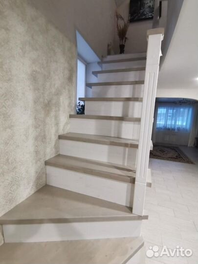 Деревянная лестница. Под ключ