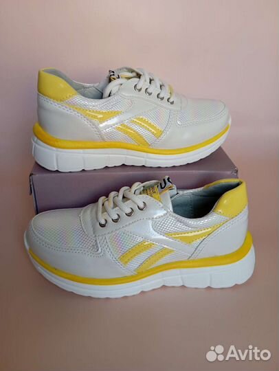 Кроссовки для девочки 31 размер. новые