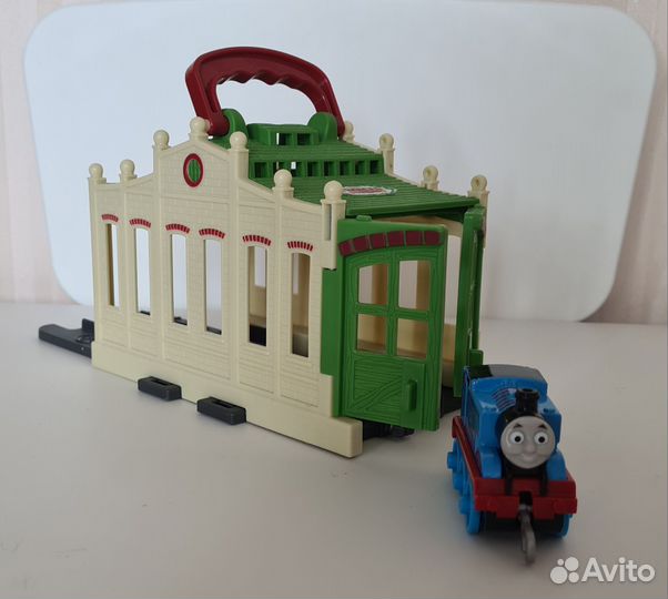 Томас и его друзья депо и паровозик