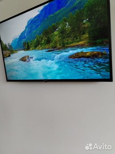 Телевизор 4K Starwind 42 дюйма