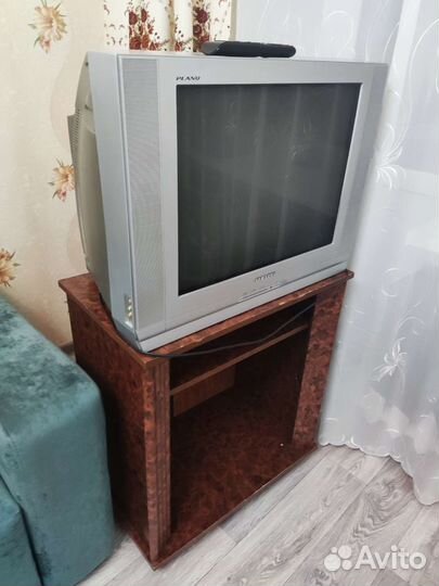 Телевизор Samsung с тумбой