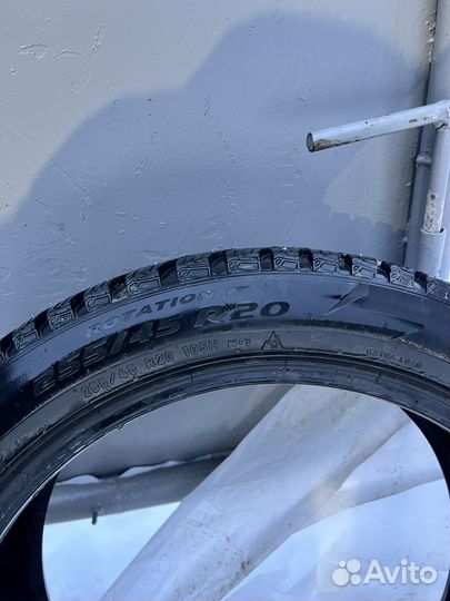 Pirelli Ice Zero 2 255/45 R20