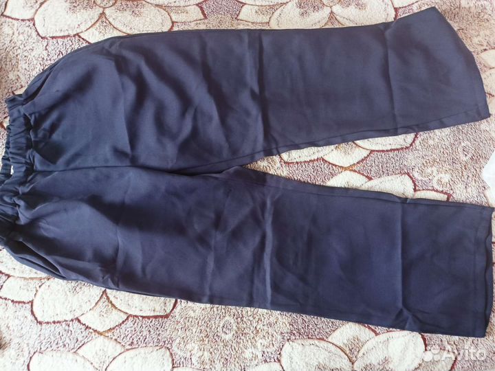 Брючный костюм школьный новый