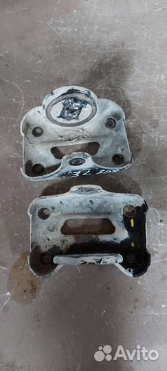 Кронштейн задней балки Peugeot 308