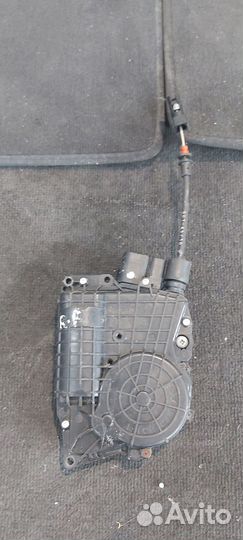 Доводчик двери BMW f10 передний левый