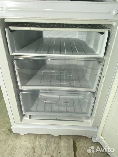 Холодильник Indesit