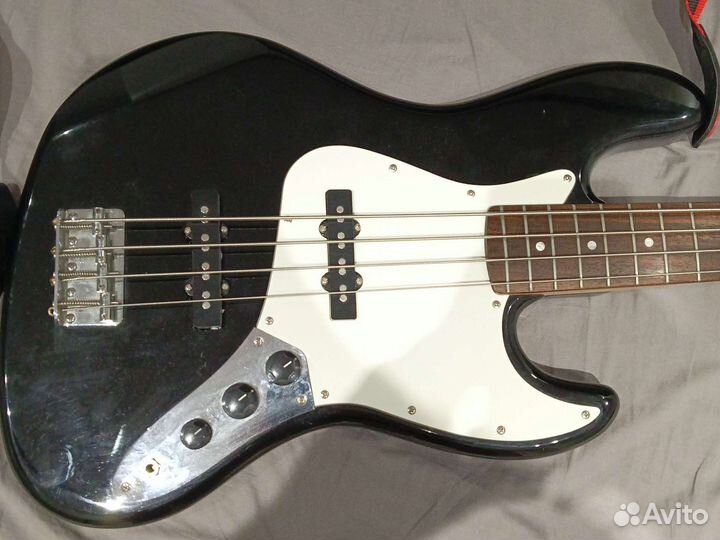 Бас гитара Squier Jazz Bass