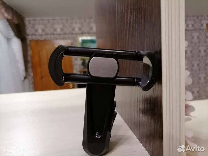 Держатель для телефона в машину