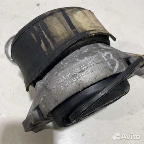 Подушка двигателя левая Мерседес x204 GLK