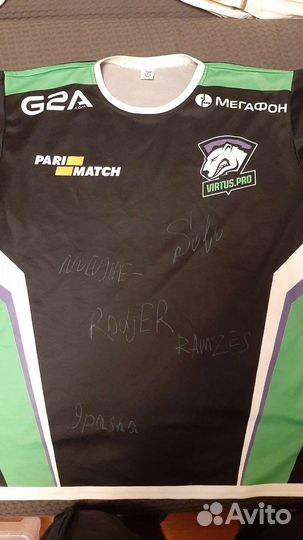 Футболка с автографами золотого состава VP dota 2