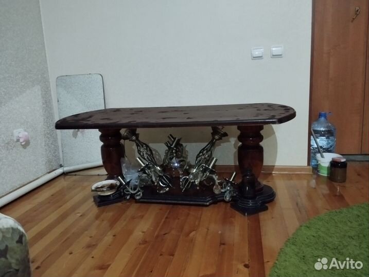 Горка, стол, диваны, ковры, кровати