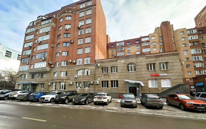 Торговое помещение на первой линии с парковкой